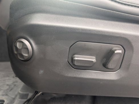 Used 2025 Jeep Wrangler Unlimited Rubicon w/ Technology Group image 16