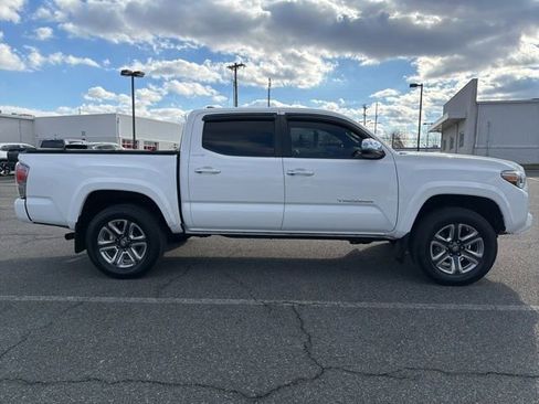 Used 2019 Toyota Tacoma Limited image 10