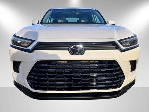 Used 2024 Toyota Grand Highlander AWD image 2