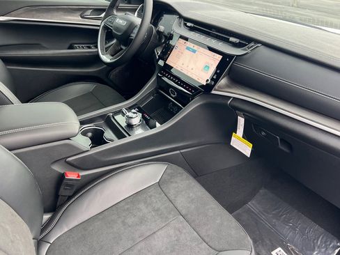 New 2026 Jeep Grand Cherokee Altitude image 14