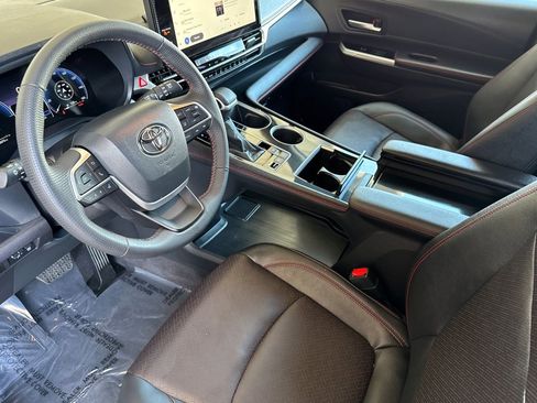 Used 2025 Toyota Sienna XSE w/ XSE Premium Package image 10
