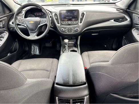 Used 2025 Chevrolet Malibu LT FWD image 13