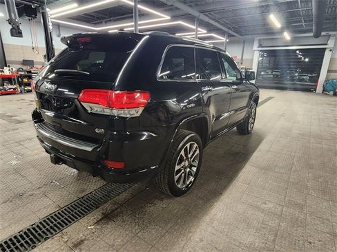 Used 2017 Jeep Grand Cherokee Overland image 28