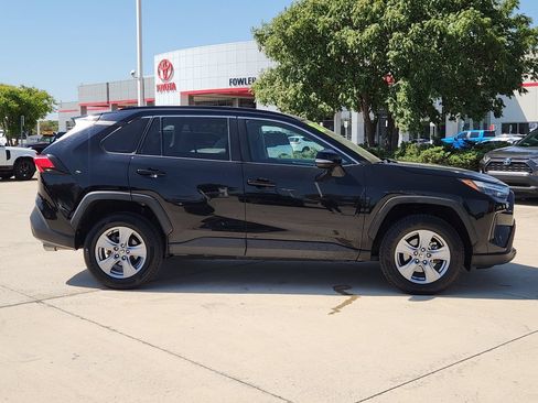 Certified 2022 Toyota RAV4 XLE FWD image 4