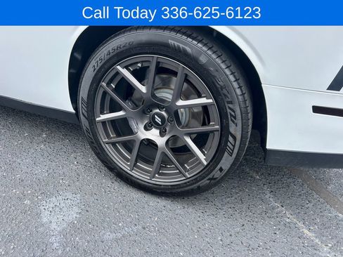 Used 2016 Dodge Challenger R/T Scat Pack w/ Leather Interior Group RWD image 16
