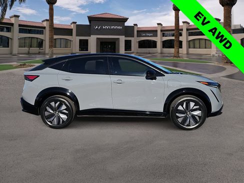 Used 2023 Nissan Ariya AWD image 9