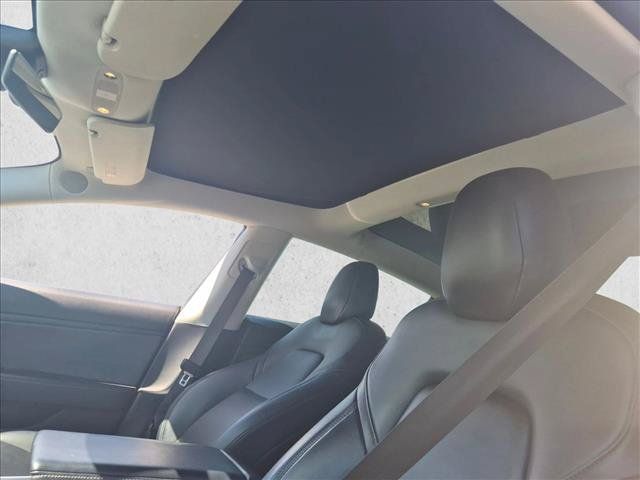 Used 2018 Tesla Model 3 Long Range RWD image 16