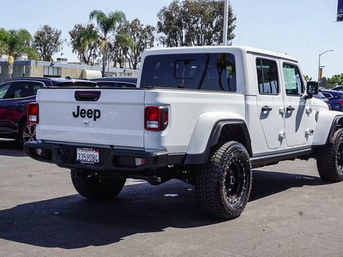 Used 2024 Jeep Gladiator Sport AWD/4WD image 7