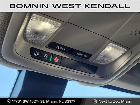 Used 2023 GMC Terrain SLE w/ Driver Convenience Package image 21