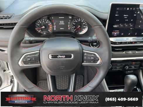 Used 2024 Jeep Compass Trailhawk image 8