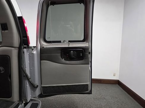 Used 2019 GMC Savana 2500 Extended w/ Enhanced Convenience Package image 29