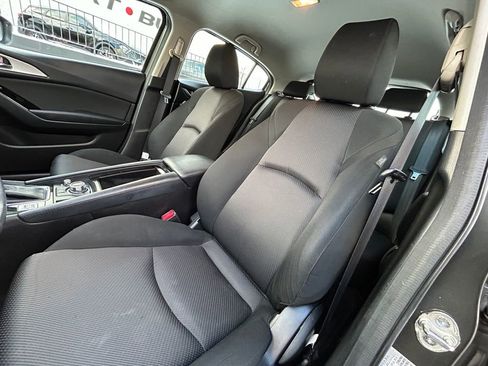 Used 2018 MAZDA MAZDA3 Sport image 17