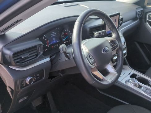 Used 2023 Ford Explorer XLT image 10