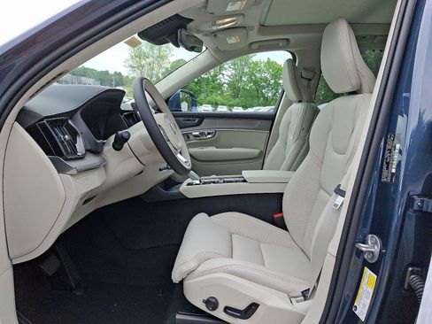New 2025 Volvo XC90 B6 Ultra w/ Lounge Package image 9