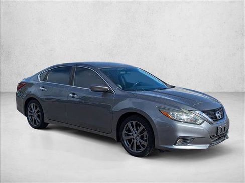 Used 2018 Nissan Altima 2.5 SR w/ SR Special Edition image 3