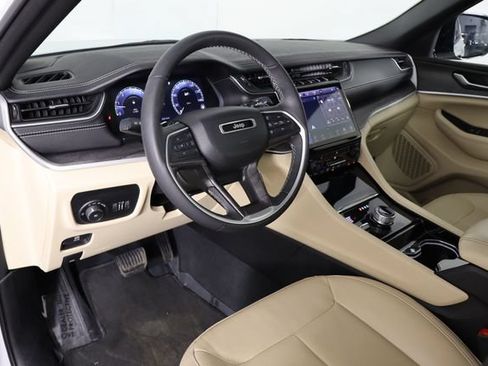 Used 2023 Jeep Grand Cherokee L Limited AWD/4WD image 29