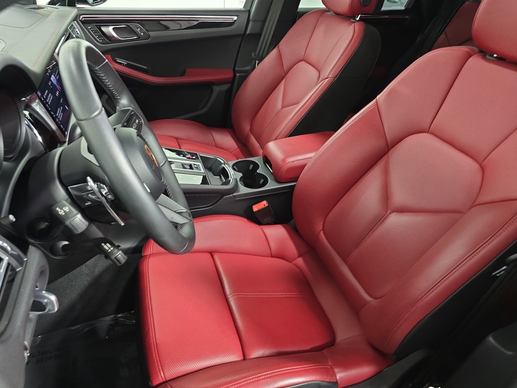 Certified 2026 Porsche Macan S AWD/4WD image 5