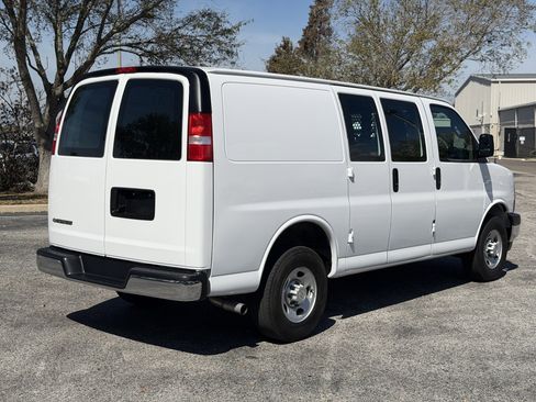 Used 2024 Chevrolet Express 2500 w/ Driver Convenience Package image 7