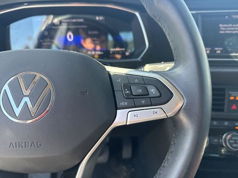Used 2023 Volkswagen Jetta SE image 8