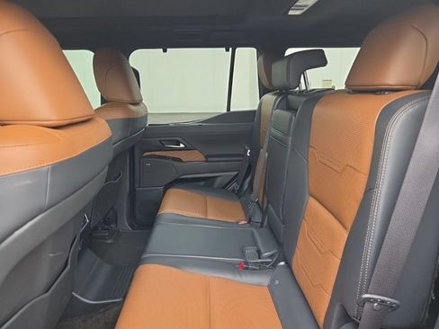 Used 2024 Lexus GX 550 w/ Accessory Package (Z1) AWD/4WD image 6