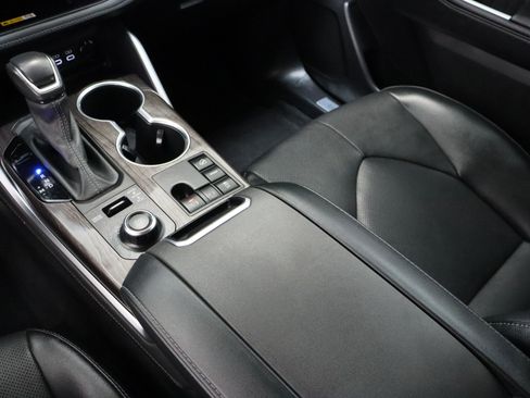 Used 2024 Toyota Highlander Limited image 16