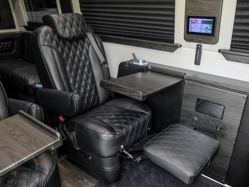 Used 2025 Mercedes-Benz Sprinter 3500 image 36