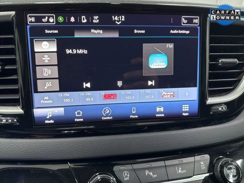 Used 2023 Chrysler Pacifica Touring-L image 17