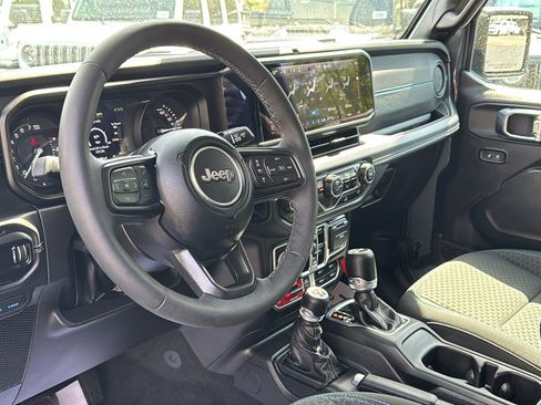 Certified 2025 Jeep Wrangler Unlimited Rubicon 4xe w/ Convenience Group AWD/4WD image 16