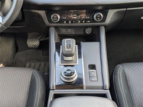 Used 2023 Mitsubishi Outlander ES image 17