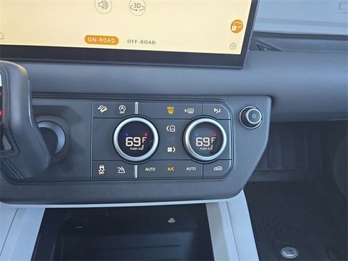 Used 2025 Land Rover Defender 110 S image 23