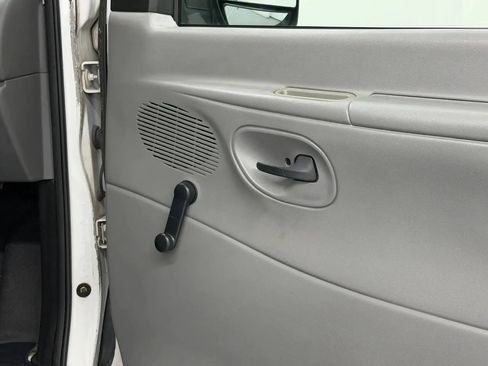 Used 2003 Ford E-350 and Econoline 350 XL RWD image 24