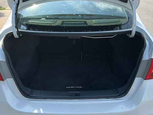 Used 2019 Nissan Sentra SV FWD image 6