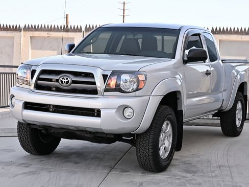 Used 2010 Toyota Tacoma 4x4 Access Cab V6 image 3