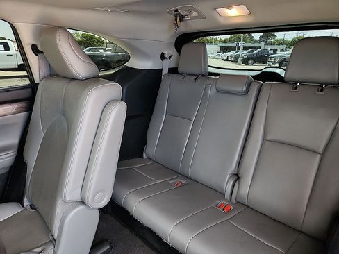 Used 2021 Toyota Highlander Platinum image 5