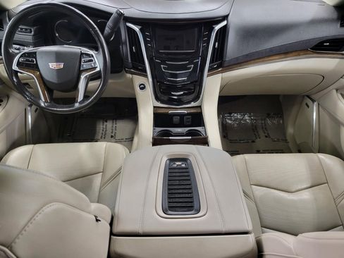 Used 2019 Cadillac Escalade Premium Luxury image 6