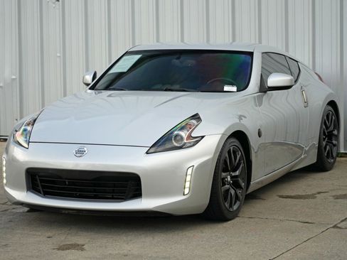 Used 2020 Nissan 370Z Coupe image 35