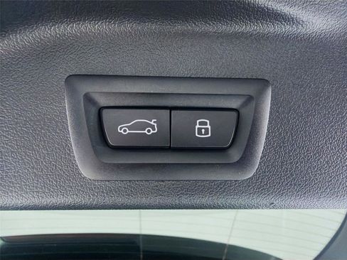 Used 2025 BMW X5 xDrive50e image 23