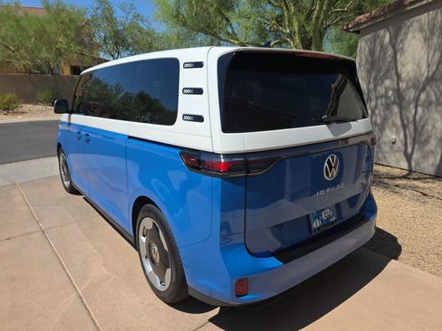 Certified 2025 Volkswagen ID. Buzz Pro S Plus AWD/4WD image 5