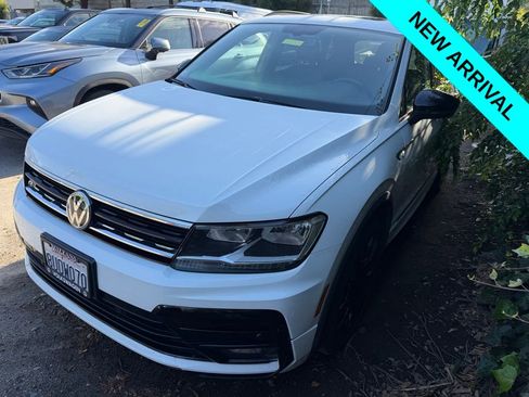 Used 2021 Volkswagen Tiguan SE R-Line image 1