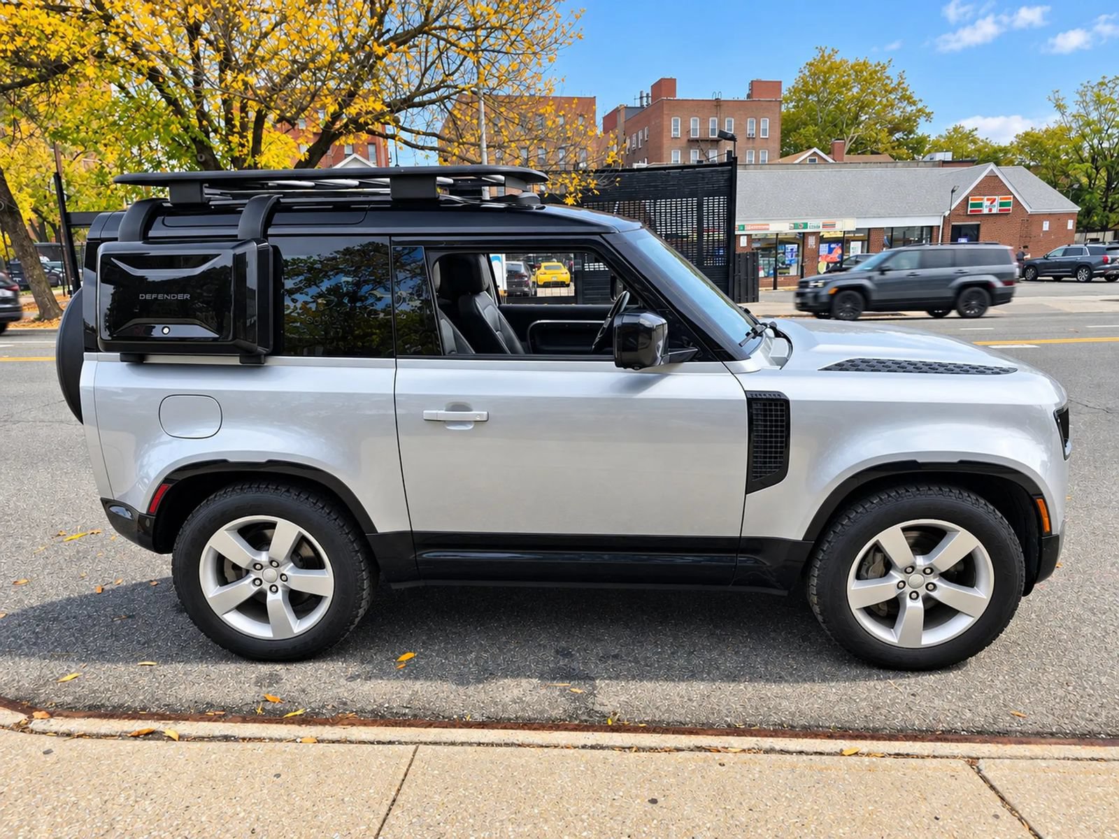 Used 2022 Land Rover Defender 90 X-Dynamic HSE AWD/4WD image 7