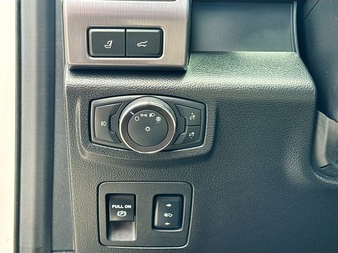 Used 2018 Ford Expedition Platinum RWD image 12
