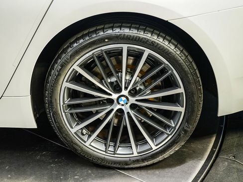 Used 2023 BMW 540i w/ Premium Package RWD image 8