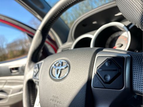 Used 2014 Toyota Tacoma 2WD Access Cab image 11