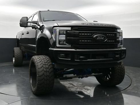 Used 2017 Ford F250 Platinum w/ Platinum Ultimate Package AWD/4WD image 4