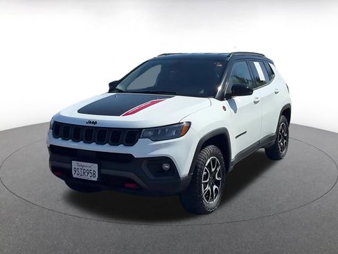 Used 2025 Jeep Compass Trailhawk image 7