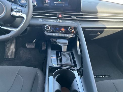 Used 2025 Hyundai Elantra SEL image 20
