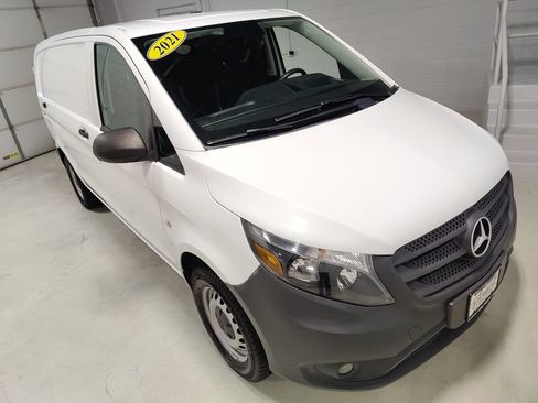 Used 2021 Mercedes-Benz Metris image 2