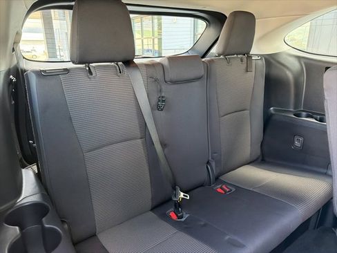 Used 2021 Toyota Highlander LE image 18