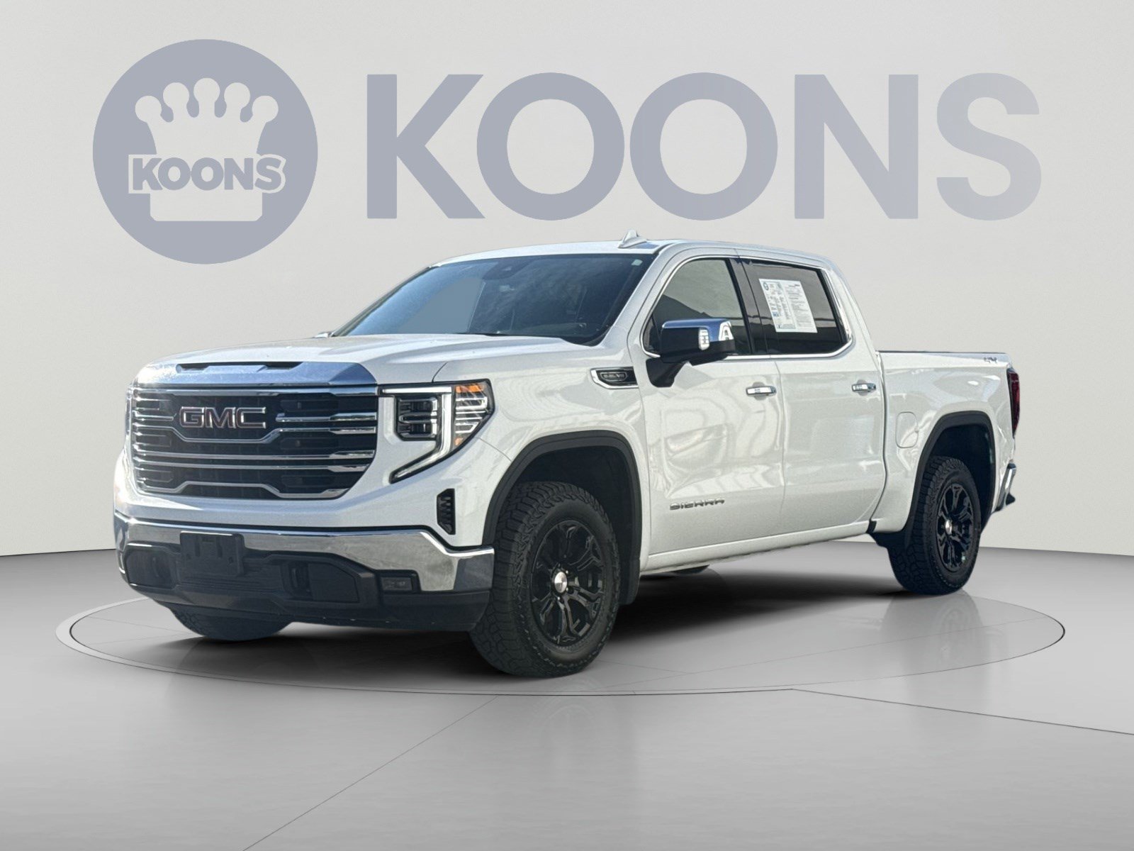 Used 2025 GMC Sierra 1500 SLT AWD/4WD image 1