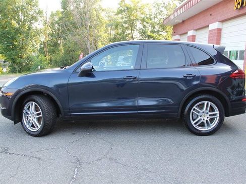 Used 2016 Porsche Cayenne w/ Premium Package AWD/4WD image 2